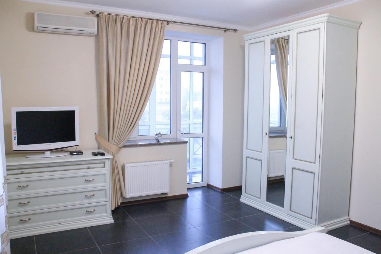 קייב Apartment On Lukyanovska מראה חיצוני תמונה